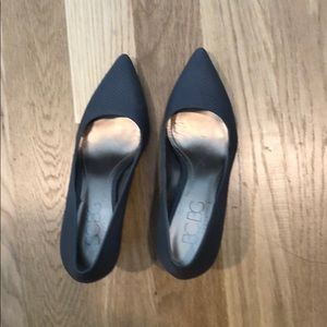 BCBG Gray Textured Pumps!